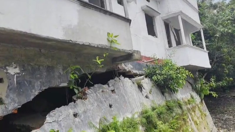 কচুয়ায় ধসে পড়ল প্রবাসীর নির্মাণাধীন স্বপ্নের ‎ভবন, ৪০ লাখ টাকার ক্ষয়ক্ষতি