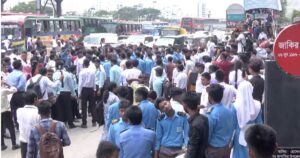 রাজধানীতে শিক্ষার্থীদের ফের সড়ক অবরোধ