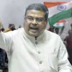লাগাতার আন্দোলনের মুখে ভারতের শিক্ষামন্ত্রীর পদত্যাগ