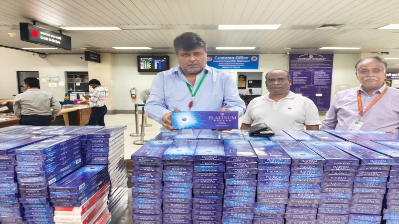 শাহ আমানতে এক ফ্লাইটে ১,৮০২ কার্টুন সিগারেট আটক, শুল্ক-করসহ মূল্য সাড়ে ৫ কোটি টাকা