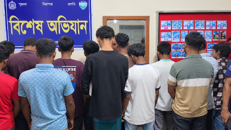 কিশোর অপরাধ রোধে শাহরাস্তি পুলিশের অভিযান, আটক ১৭