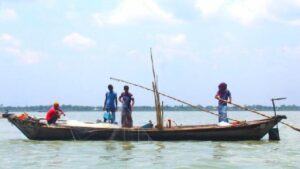 পদ্মা-মেঘনায় শুরু হলো ইলিশ শিকারে ২২ দিনের নিষেধাজ্ঞা