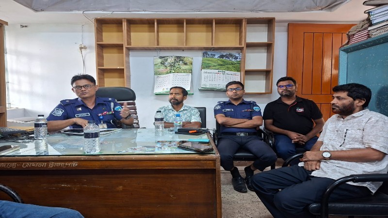 হাজীগঞ্জে গণমাধ্যমকর্মীদের সঙ্গে ওসির মতবিনিময় সভা