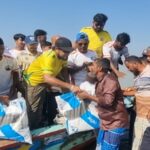 মা ইলিশ রক্ষায় জেলেদের সচেতন করছে ‘ক্লিন চাঁদপুর’, খাদ্য সহায়তা পেলেন দুই শতাধিক জেলে